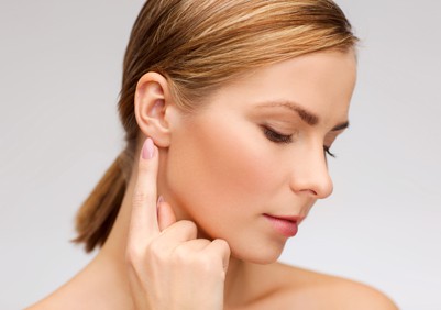 woman having earlobe repair